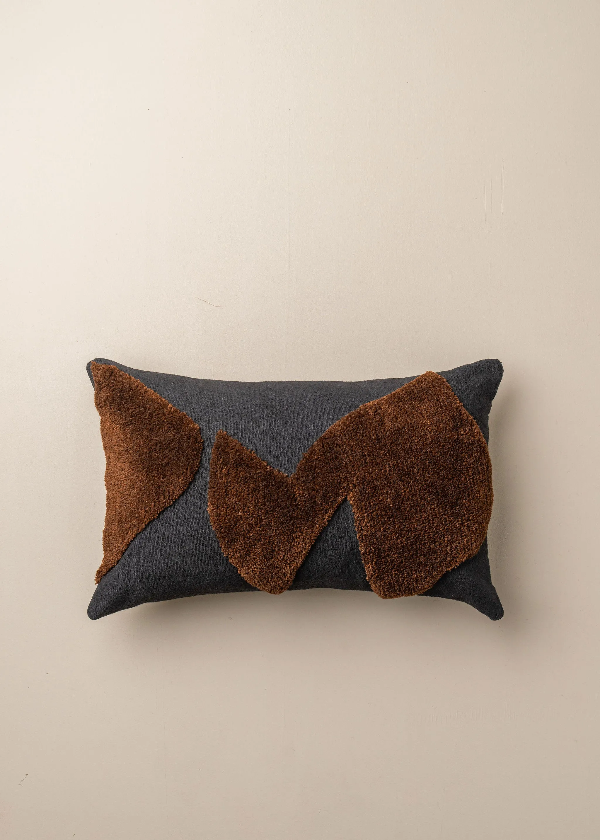 Abstract Lumbar Cushion - Black/Chocolate