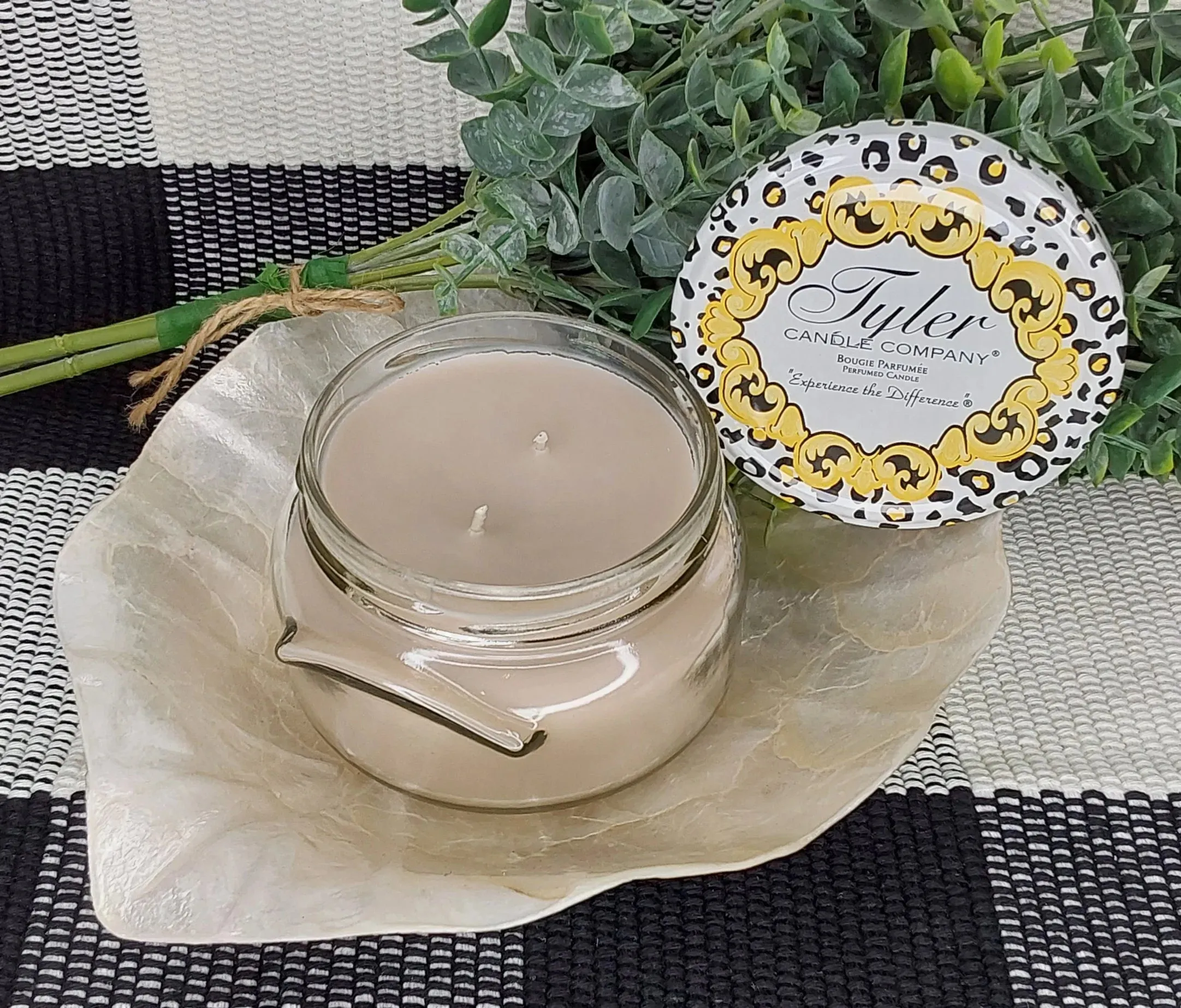 Celebrity 22 oz Candle