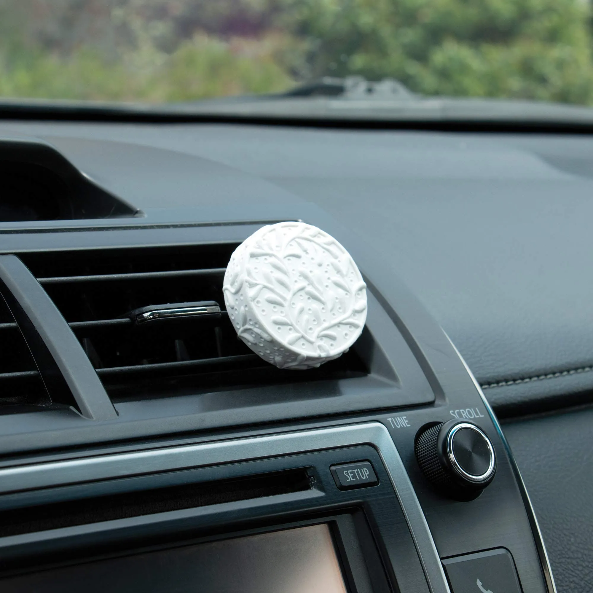 Ceramic Essential Oil Diffuser for Car   Peppermint Essential Oil, Vineyard