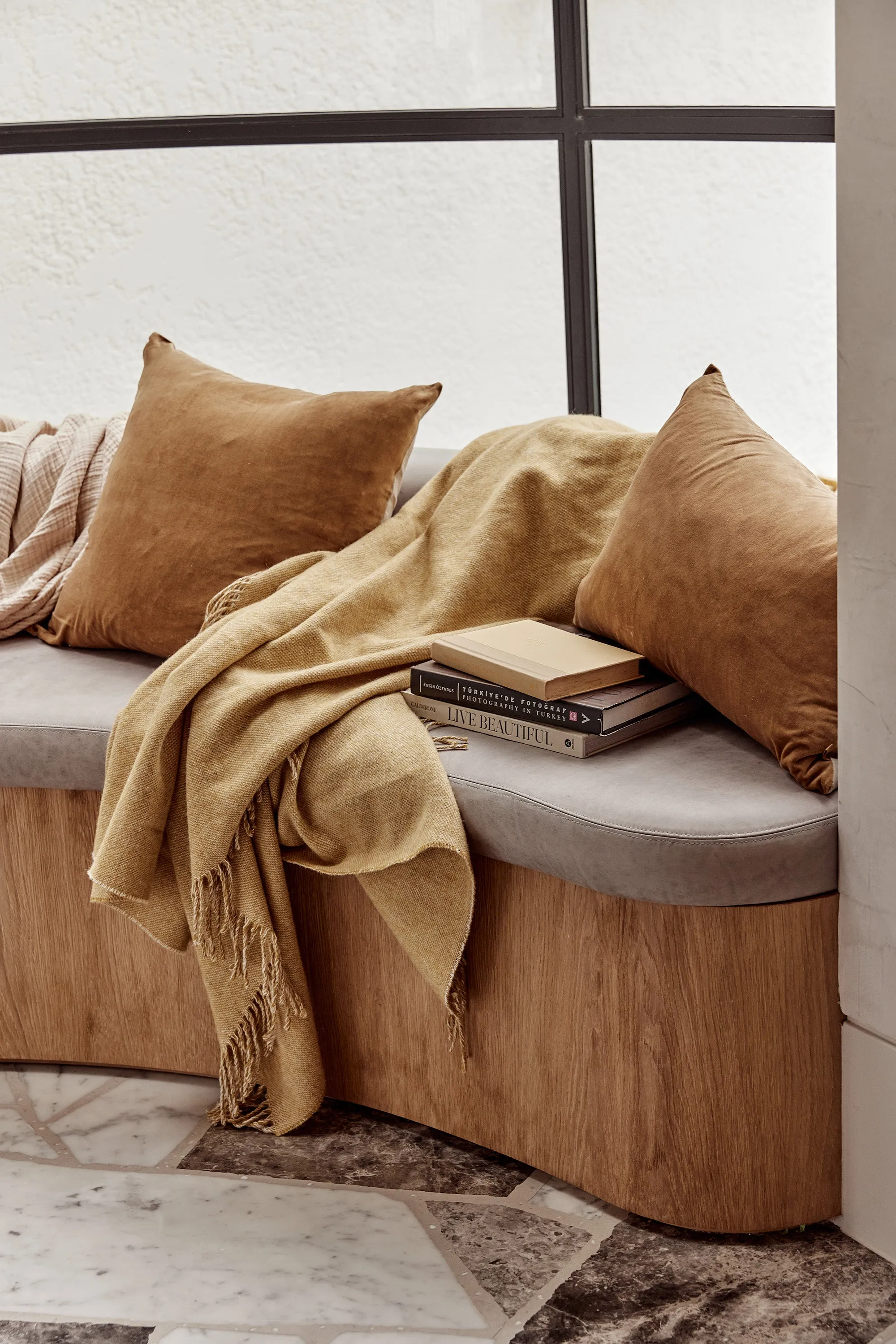 Linen/Velvet Cushion | Nutmeg