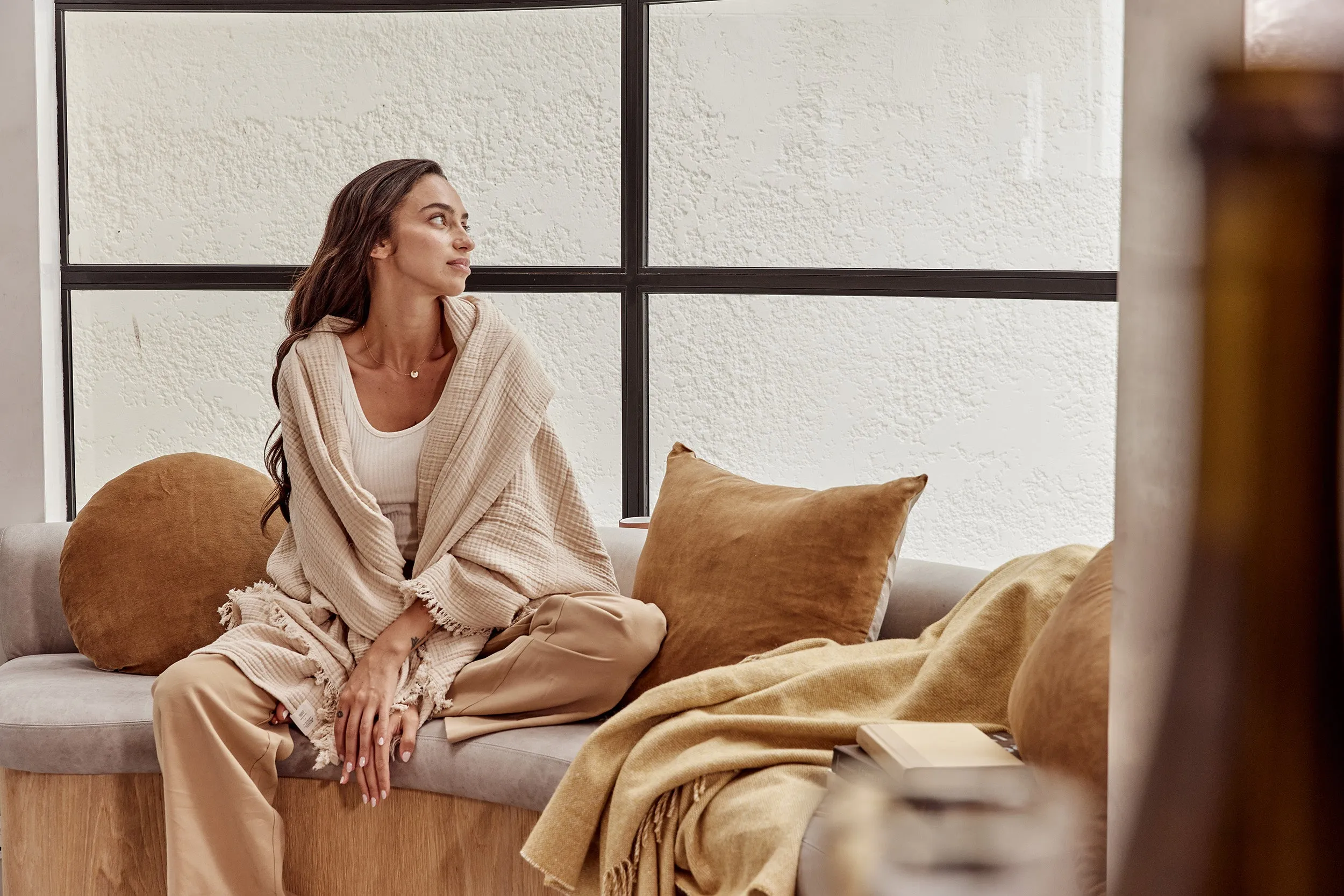 Linen/Velvet Cushion | Nutmeg