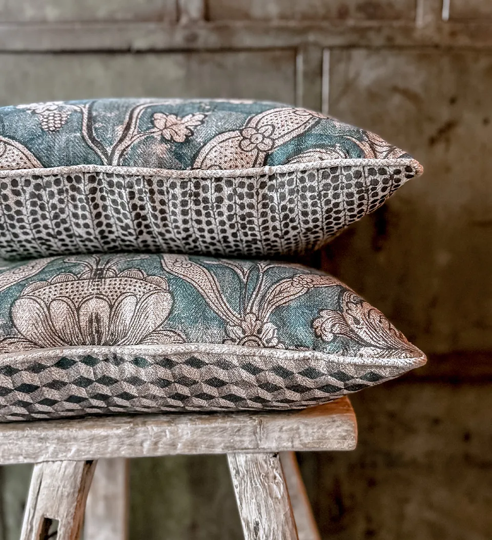 Tulip-Cube Cushion