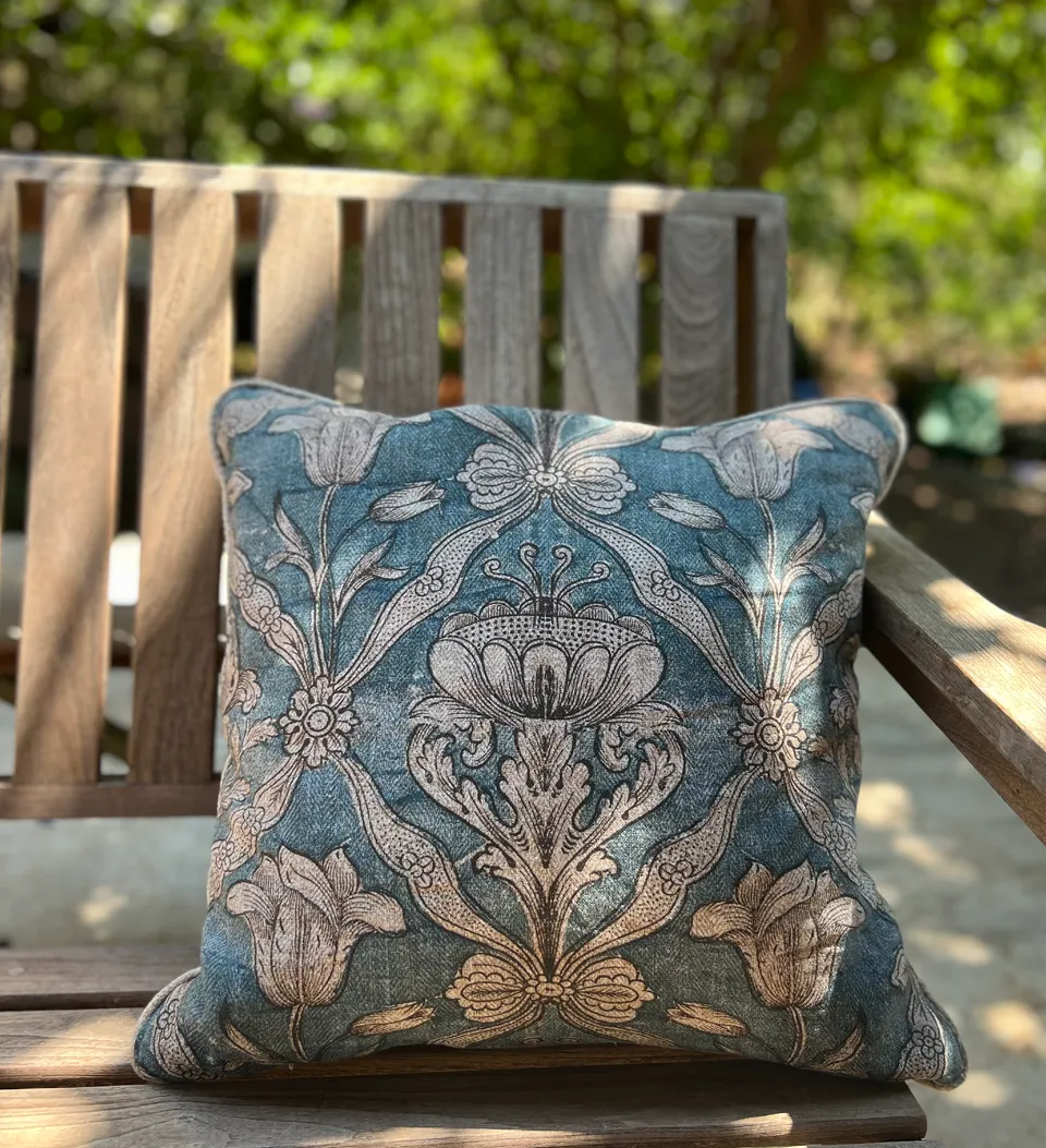 Tulip-Cube Cushion